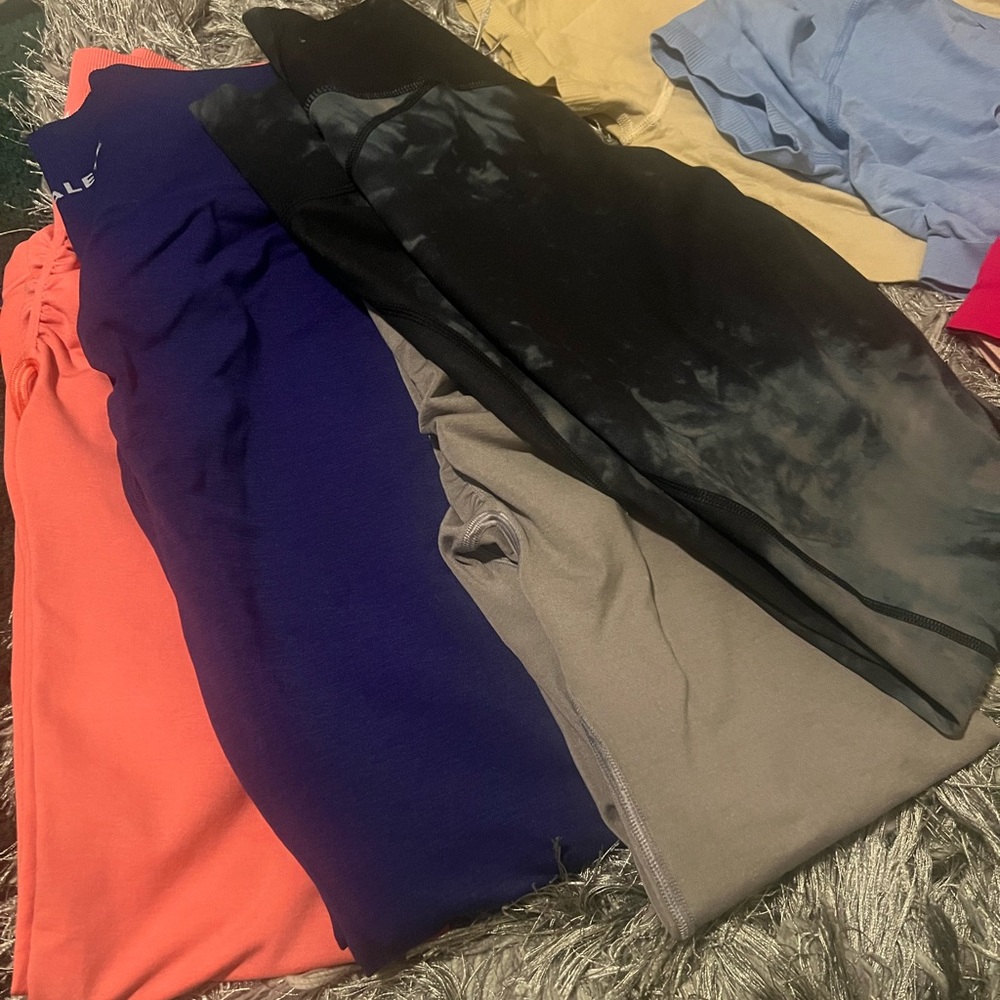 SELLING ALL 23 PIECES OF ALPHALETE WORKOUT GEAR FOR A STEAL :)